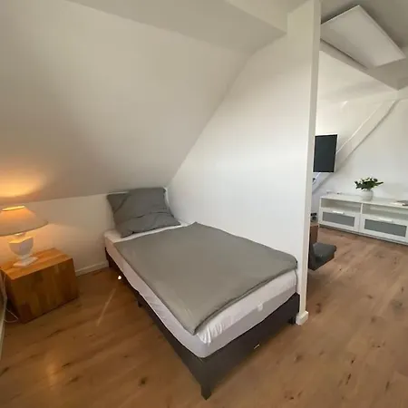 In Krefeld, Mobliert, Zentral * Krefeld